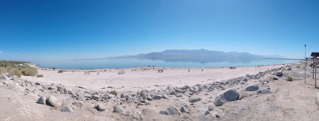 A long form picture of the Salton Sea