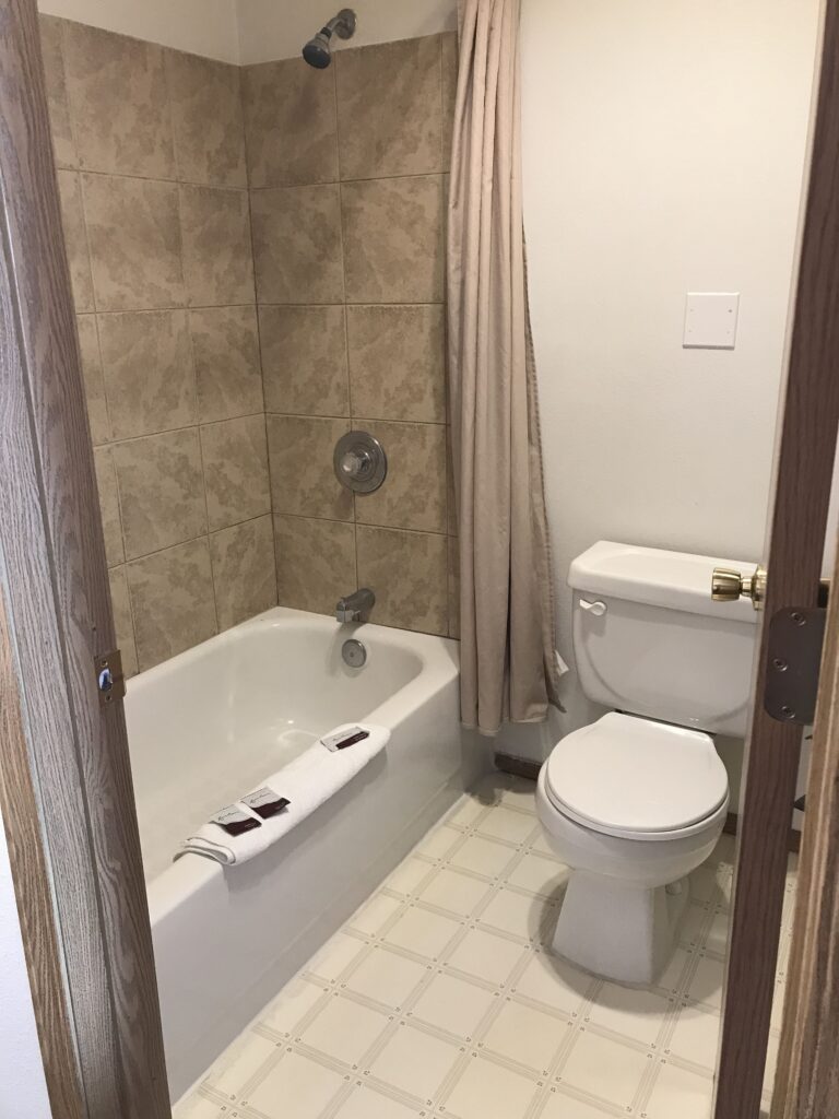 Bathroom at the Arco Inn Motel