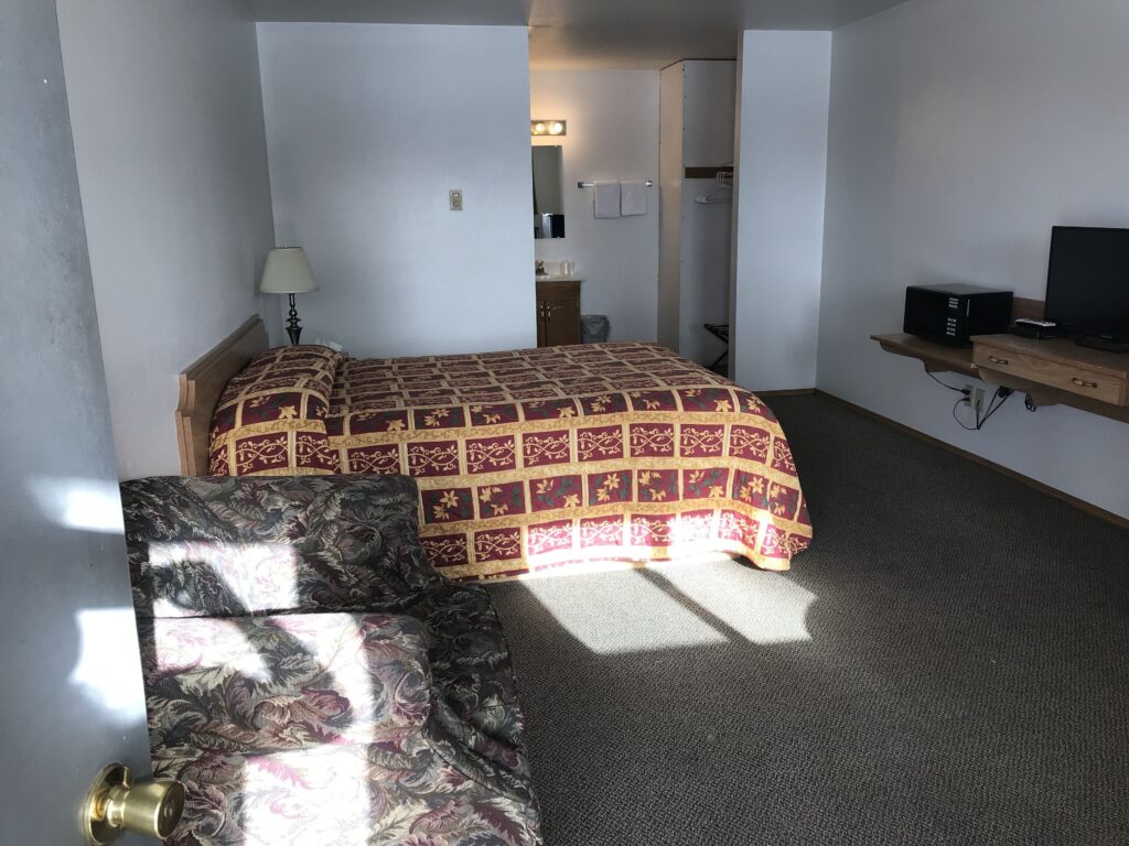 A king bed suite at the Arco Inn Motel